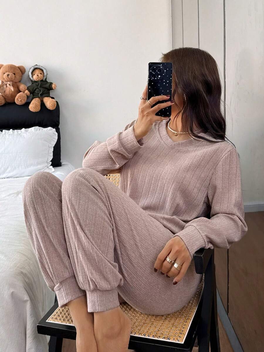 两件套女士粉色圆领长袖上衣和裤子秋冬休闲舒适睡衣套装 - 卡其色 - 查看 1