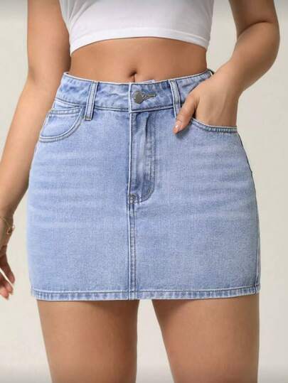 Chân váy ngắn denim wash dáng ôm thời trang nữ, thích hợp cho mùa hè.