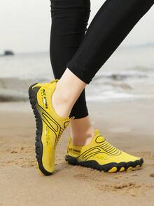 Zapatos acuáticos para hombres para deportes acuáticos, zapatos ligeros y transpirables de cinco dedos para senderismo, natación, playa, gimnasio - Zapatos multifuncionales de suela blanda con drenaje - Amarillo - Ver 11