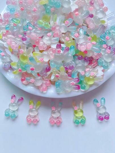 10个复活节主题渐变兔子树脂装饰品，底部平坦，适合制作耳环、发饰、工艺品和装饰品。也可作为复活节桌面装饰或小型装饰品（适合14岁及以上人群）。