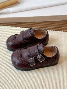 1 đôi giày bệt trẻ em kiểu dáng thường ngày và thời trang, phần trên bằng da PU ghép mảnh, trang trí bằng da PU màu trơn với khóa dán, thiết kế mũi tròn đơn giản và tươi mới, mềm mại, nhẹ và thoáng khí, khóa dán tiện lợi, phù hợp cho trẻ em chơi thể thao hàng ngày, dạo chơi, vui chơi, nghỉ mát, kết hợp tính thẩm mỹ và tính thực dụng, phù hợp mọi mùa. - màu nâu - Xem 6