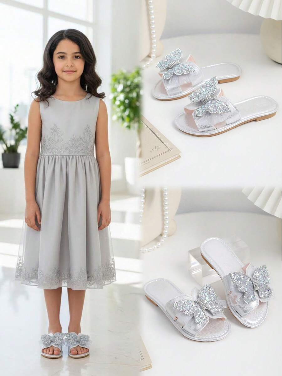 زوج من الصنادل المسطحة للأطفال البنات مزينة بفيونكة من الغليتر الفضي، تصميم سهل الارتداء، برأس مستدير، وبنعل مانع للانزلاق، صنادل شاطئ جميلة مناسبة للأعمار من 3 إلى 15 سنة، للاستخدام اليومي، العطلات، الحفلات، الربيع/الصيف - فضي - مشاهدة 1
