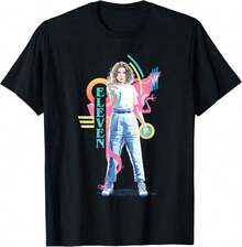 Camiseta vintage retrô unissex "Strange Thingg", manga curta, gola redonda, 100% algodão, modelagem clássica, estampa personalizada com o tema da série "Strange Thingg". Ideal para uma festa temática de "Strange Thingg". Um presente perfeito para festas, feriados e festivais. Adequada para amigos, casais e grupos de amigos. Confortável e casual para o dia a dia. Estilo urbano. Nº 5750 - Preto - Ver 8