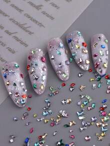 1盒迷你彩色钻石美甲饰品，包含星星、花朵、蝴蝶、爱心、蝴蝶结等多种形状图案，适合美甲爱好者，可用于Y2K情人节美甲装饰，也可用于美甲沙龙DIY。 - 彩色 - 查看 6