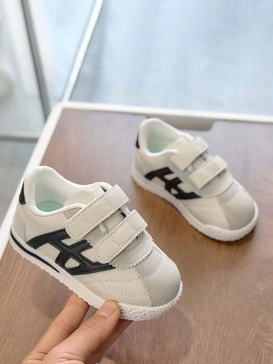 1 Pair Unisex Low-Top Sneakers, Soft Sole Non-Slip Children Running Shoes, Fashion Versatile Student Casual Shoes, Infant Toddler Shoes, Suitable For All Seasons - Black - View 1