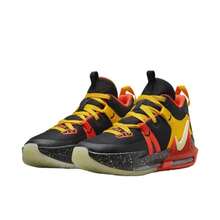 Nike Zapatillas de baloncesto acolchadas, cómodas y antideslizantes para niños mayores - Negro/Amarillo/Rojo - Ver 2