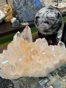 1件天然石英原石白色透明晶簇标本，用于家居装饰水晶矿物