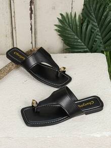 Fashionable Versatile Vacation Style Flip Flops Sandals, Toe-Ring Slip-On-On Metal Strap Chic Flat Beach Slippers - Black - View 8