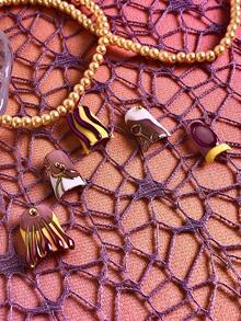 10片装女士鸭嘴形美甲贴片，金色美甲，亚克力美甲套装 - 采用紫色和黄色撞色设计，搭配金色装饰细节，时尚美观。易于佩戴的假指甲，适合日常佩戴、派对和新年假期。为美甲爱好者打造时尚个性的美甲造型。 - 彩色 - 查看 6