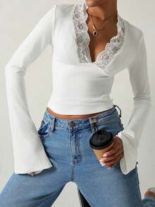 Women Lace Long Sleeve Going Out Tops Y2k Low Cut V Neck Slim Fitted Bell Sleeve Shirt Lace Trim Tee Shirts Going Out Crop Tops Casual Streetwear - 白色 - 查看 7