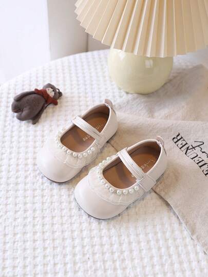 נעלי עור לכה חדשות לבנות עם עיצוב פנינים ותחרה, נעליים שטוחות בסגנון נסיכה לילדות קטנות, אופנתיות, נוחות ורב-תכליתיות ללבוש יומיומי, אביב/סתיו