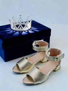 这款镶有水钻吊坠的PU皮革防滑露趾高跟时尚凉鞋非常适合女孩们在春节期间与朋友享用下午茶、参加学校社团活动以及走亲访友。 - 金色 - 查看 1