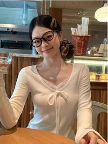 春季新款温柔蕾丝拼接蝴蝶结长袖女式衬衫，修身显瘦 - 白色 - 查看 4