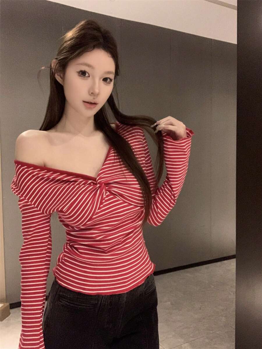 Stylish V-Neck Striped Long Sleeve Slim Fit Top, Early Spring - Red - View 1