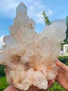 1件天然石英原石白色透明晶簇标本，用于家居装饰水晶矿物