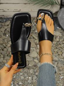 Fashionable Versatile Vacation Style Flip Flops Sandals, Toe-Ring Slip-On-On Metal Strap Chic Flat Beach Slippers - Black - View 5