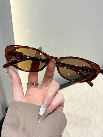 1pair Women Plastic Frame Casual Style Classic Modern Simple Style All-Match Fashion Eyeglasses For Street Snap,Daily Life,Back-To-School Essentials,Business Casual Woman Accessories