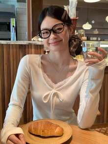 春季新款温柔蕾丝拼接蝴蝶结长袖女式衬衫，修身显瘦 - 白色 - 查看 1