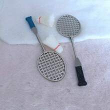 Mini Badminton Set, Includes 2 Rackets And 2 Shuttlecocks - Mini Sports Equipment, White Rackets With Black/Red Shuttlecocks, Compatible With Dollhouse, Model Sports Or Real Play - Ideal Gift For Badminton Enthusiasts And Collectors