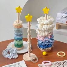 1个带隔板的木质发饰展示架，非常适合收纳发圈、丝带等发饰，高品质发饰收纳架，适用于客厅、展示柜、学校、派对等场合，是生日、婚礼、聚会的理想之选，也是送给同事、朋友和家人的完美礼物，同样也适合开学季使用。