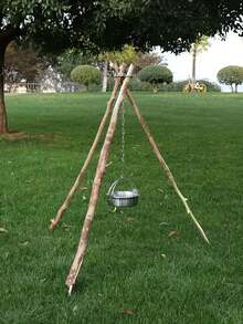 1个不锈钢折叠三脚架，户外锅架，带可调节链条 - 露营、徒步和烧烤的理想之选 | 便携、耐用、易于安装的锅架和火盆，表面抛光，露营配件