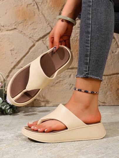 女士新款时尚拖鞋和人字拖，厚底舒适一脚蹬凉鞋，适合户外海滩和度假的女鞋。