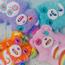 Spin Master Fuggler X Care Bears 9英寸毛绒玩具，包括阳光熊/和谐熊/爱生气熊/分享熊，长着人类牙齿的滑稽丑陋怪物，适合儿童、青少年和成人的收藏礼物 - 分享熊 - 查看 7