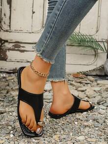 Fashionable Versatile Vacation Style Flip Flops Sandals, Toe-Ring Slip-On-On Metal Strap Chic Flat Beach Slippers - Black - View 3