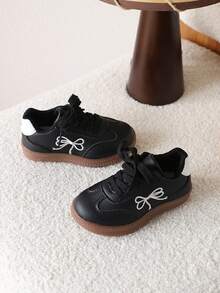 1 Pair Kids' Soft Bottom Casual Sneakers, Versatile Outdoor Training Shoes - Black - View 1