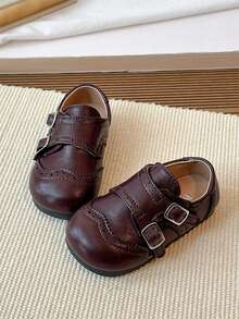 1 đôi giày bệt trẻ em kiểu dáng thường ngày và thời trang, phần trên bằng da PU ghép mảnh, trang trí bằng da PU màu trơn với khóa dán, thiết kế mũi tròn đơn giản và tươi mới, mềm mại, nhẹ và thoáng khí, khóa dán tiện lợi, phù hợp cho trẻ em chơi thể thao hàng ngày, dạo chơi, vui chơi, nghỉ mát, kết hợp tính thẩm mỹ và tính thực dụng, phù hợp mọi mùa. - màu nâu - Xem 5