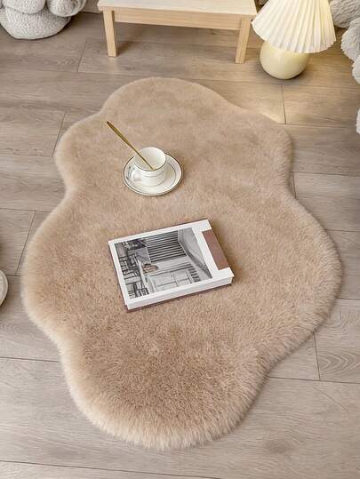 1 Stück asymmetrischer wolkenförmiger Kunstfell-Teppich aus Kaninchenfell, weich, flauschig, leicht zu reinigen, gemütliche und niedliche Innenraum-Dekoration, geeignet für Schlafzimmer, Wohnzimmer, Sofa, Couchtisch, Ankleidezimmer, Teeraum usw.