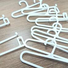 迷你塑料袜子架、围巾架、娃娃衣服收纳架、玩具娃娃服装架、紧身裤架、紧凑型挂杆收纳架，适用于小型配件，表面光滑，家居厨房收纳架 - 白色 - 查看 2