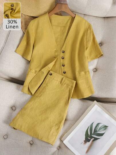 Ensemble blazer et short en lin mélangé pour femmes, style décontracté, quotidien et vacances. Col V, manches courtes, coupe ample, simple boutonnage. Parfait pour l'été.