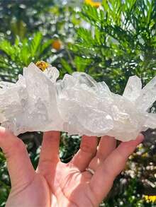 1件天然石英原石白色透明晶簇标本，用于家居装饰水晶矿物