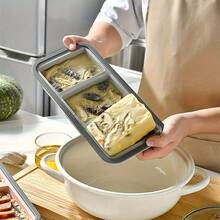 1 pieza. Caja de almacenamiento de silicona de gran capacidad con tapa abatible, contenedor de almacenamiento específico para cocina y congelador, molde de cubitos de hielo de tira larga para congelar sopa, compartimentador de ingredientes para hornear, de doble uso para refrigeración y congelación. Material de silicona. Contenedor de cocina para hacer hielo en el congelador. Estilo sencillo y conveniente. Sellado para mantener la frescura. + Compartimentación multiusos + Diseño de desmoldeo fácil. - Multicolor - Ver 6