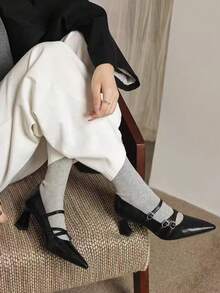 Chaussures Babies à bout pointu vintage pour femmes, talon haut épais à double boucle, élégantes escarpins pour dame, noir - Noir - Voir 3