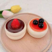 草莓蓝莓舒芙蕾奶油捏捏乐，逼真蛋糕造型，解压玩具，节日、生日、圣诞节和派对的完美礼物 - 彩色 - 查看 9