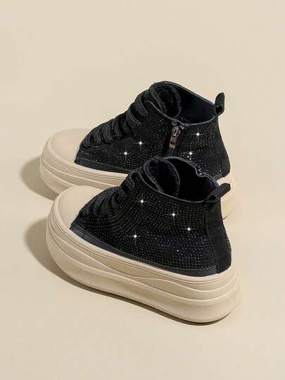 女士休闲高帮运动鞋：时尚厚底鞋，圆头休闲鞋，四季皆宜，经久耐穿。