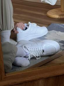 Nike Men's Air Force 1 '07 Sneaker Skateboarding Shoes