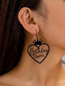 A Pair Of Minimalist Crown Heart Earrings With A High-End Feel, Featuring A Unique Design Perfect For Parties And Versatile Wear.
