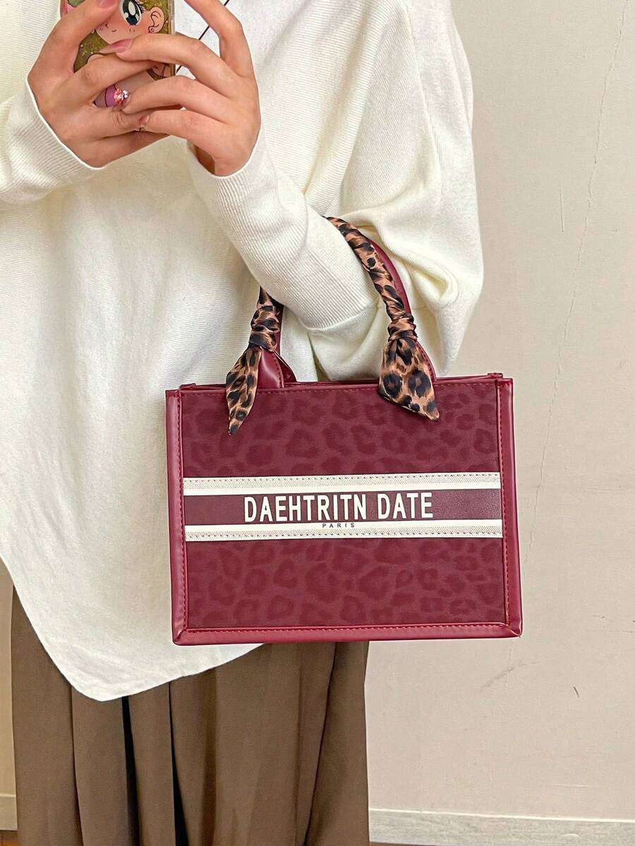 Bolsa feminina moderna (1 unidade, 28 cm x 20 cm x 10 cm), grande capacidade, formato quadrado, leve, elegante com detalhe de lenço, material resistente a arranhões e abrasão, ideal para compras, encontros, reuniões, deslocamentos diários, estampa de letras, bolsa tote feminina elegante, minimalista e casual nas cores cinza e rosa.