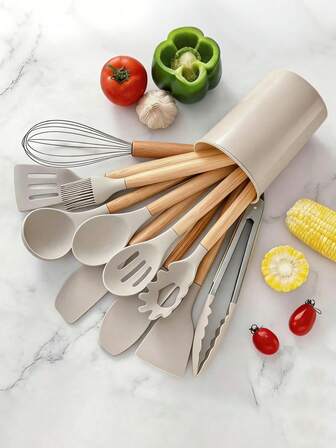 12件套硅胶烹饪用具套装，包括防刮铲、汤勺、汤匙、食物夹、刷子、打蛋器、夹子；木柄不粘锅具，多功能防刮烘焙厨房小工具，不粘耐热易清洗，可用洗碗机清洗，现代厨房用品，节日送礼佳品！