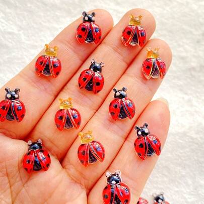 48 st. Vivid Resin Söta Tecknade Mini Röda Skalbagge Strass Nagelkonst Dekorationer, Högkvalitativa Platta Baksida DIY Nagel, Scrapbooking, Smyckestillverkningstillbehör