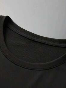 Men's T-Shirt With Minimalist 2H Print, Short-Sleeved Cotton T-Shirt With Round Neck, 2H Lettering. - Black - View 6