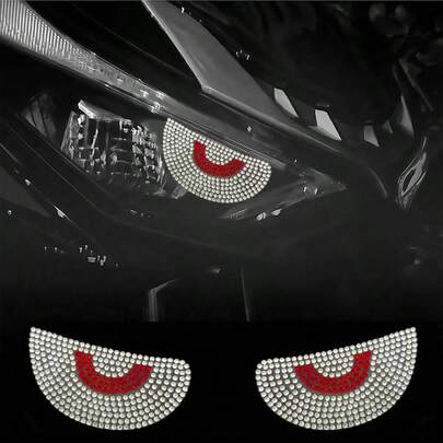 2 st. strass-dekaler med djävulsögon, även lämpliga för motorcyklar! Designade med en unik djävulsögaform, är ytan noggrant inlagd med diamantliknande glänsande element som glittrar briljant i solljuset, vilket ger en stark känsla av personlighet och kreativitet till din bil eller motorcykel. Oavsett om du fäster dem på bilkarossen, fönstren eller motorcykelhjälmen, kan de omedelbart få din bil att sticka ut och bli fokus på gatan, ett måste för ägare som strävar efter individualitet.