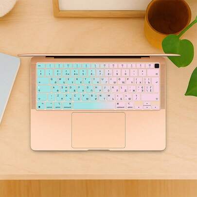 1 件超薄多语言硅胶键盘保护膜，欧版布局，兼容 MacBook Air 13.3 英寸（2020 款，M1 芯片，型号 A2337），带触控 ID，莓果蓝，支持西班牙语/英语/乌克兰语