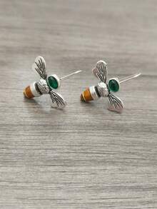 一对复古波西米亚风黄绿色蜜蜂设计耳环，适合作为女性珠宝礼物，日常佩戴、参加派对或旅行时佩戴。 - 復古銀色 - 查看 4