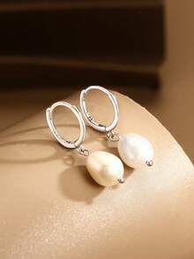 1 对 S925 纯银耳环，天然巴洛克珍珠，淡水珍珠耳坠，简约百搭的设计，适合女性日常佩戴，精美礼品
