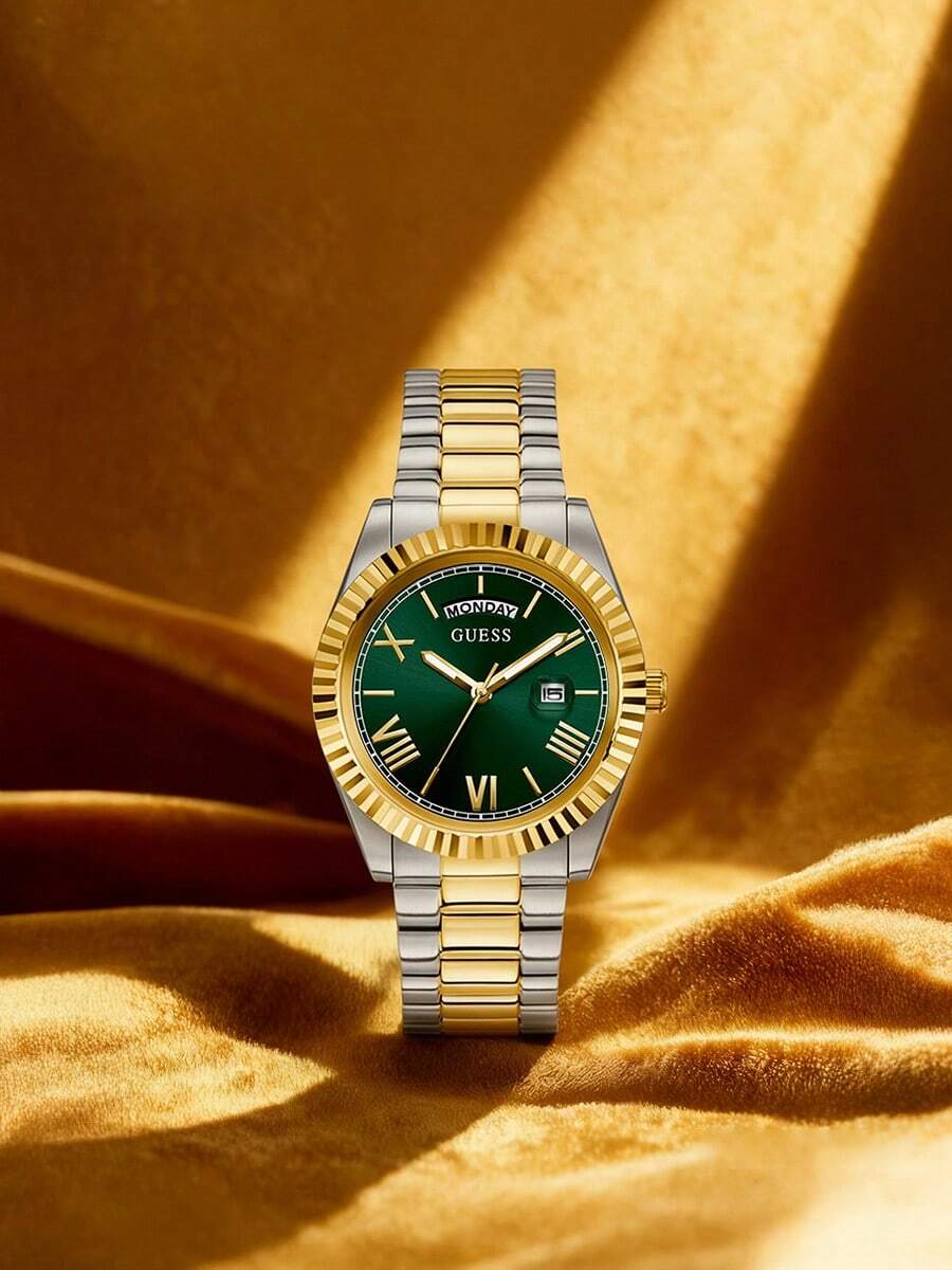Guess Đồng hồ nam tối giản GW0265G8, dây kim loại hai tông màu, mặt số La Mã màu xanh lá cây, máy quartz, hiển thị ngày và thứ, đồng hồ công sở sang trọng phù hợp cho cả ngày thường và dự tiệc, món quà sinh nhật lý tưởng dành cho phái mạnh. - màu xanh lá - Xem 1