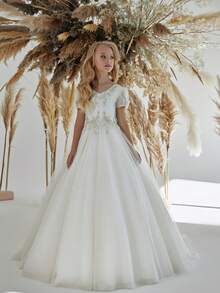 Adorable V-Neck Flower Girl Dress With Princess Cap Sleeves And A-Line Tulle Skirt – Sweet Gown For Girls Featuring A Delicate Neckline, Elegant Puff Sleeves, And Gracefully Flowing Silhouette, Perfect For Weddings, Christmas Celebrations, Halloween Parties, Birthday Events, And Special Occasions. A Charming Choice For Flower Girl Attire, First Communion Dresses, Birthday Party Outfits, Photoshoots, Holiday Gatherings, Family Reunions, Garden Parties, And As An Enchanting Princess Dress For Festive Moments. - 白色 - 查看 1